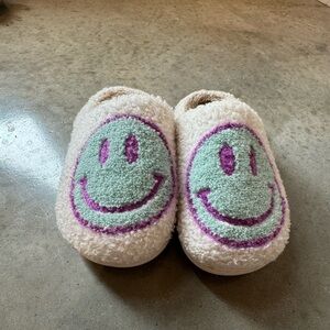 Kids Fuzzy Smile Slippers - Cream and Purple